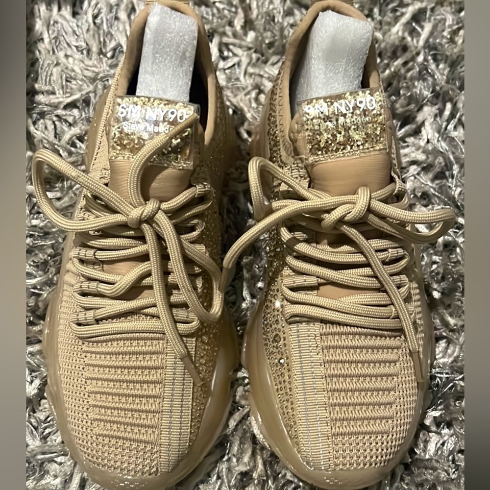 *BRAND NEW* w/ Box- Steve Madden sneakers SZ 2 Gold/Blush!